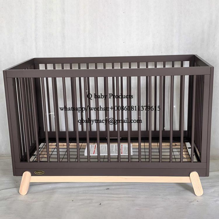 Full size crib F-152 -