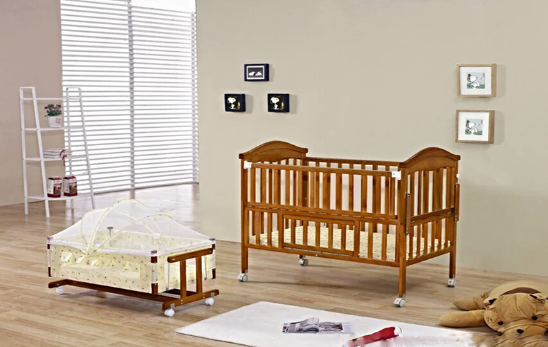 Baby crib 551