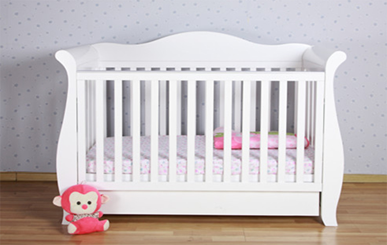 WOODEN BABY CRIB 155