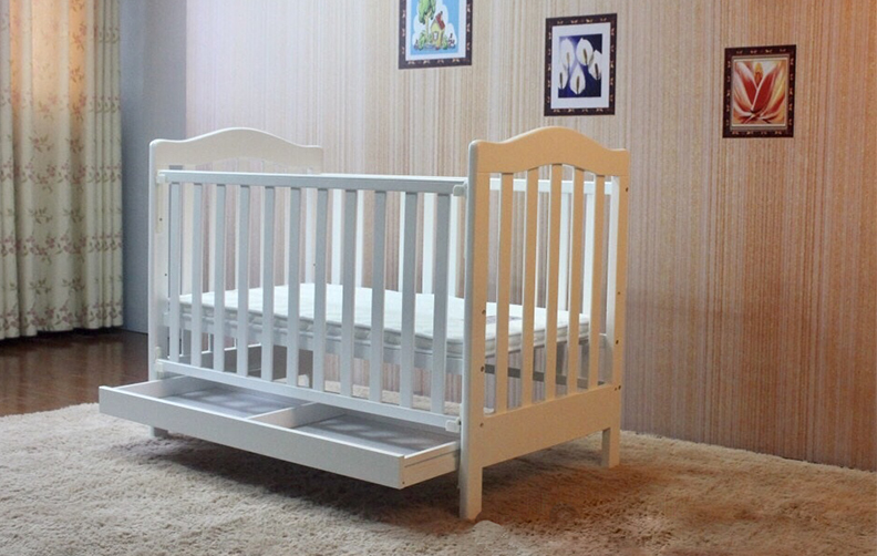 WOODED BABY CRIB 582