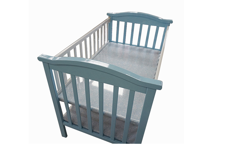 WOODED BABY CRIB 516