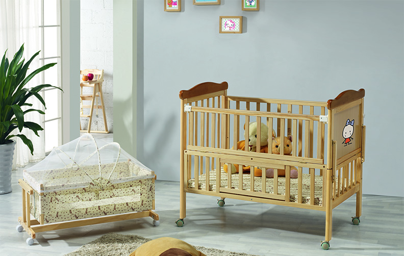 WOODED BABY CRIB 539