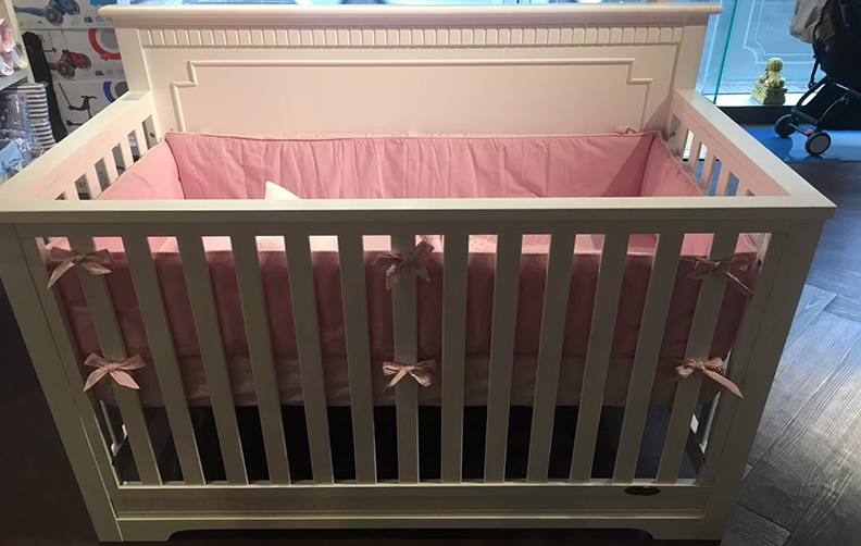 Full size crib F-123