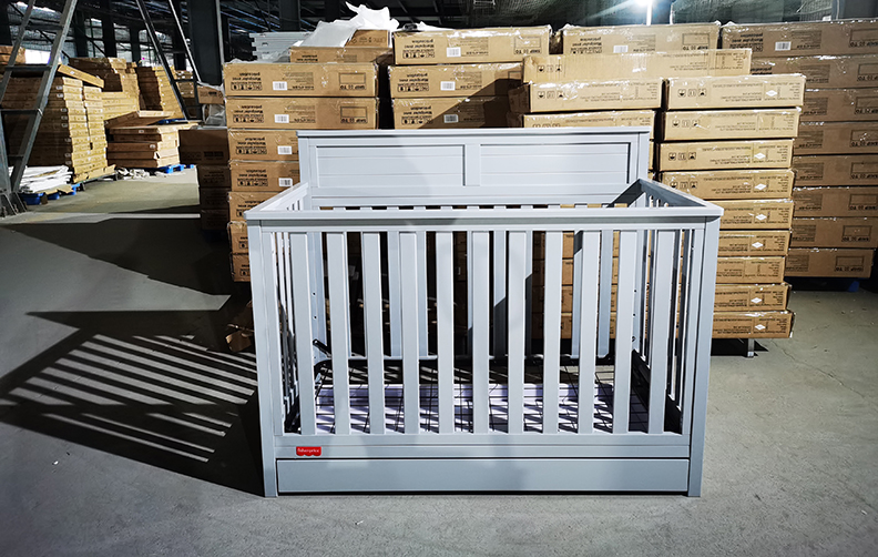 Full size crib F-164