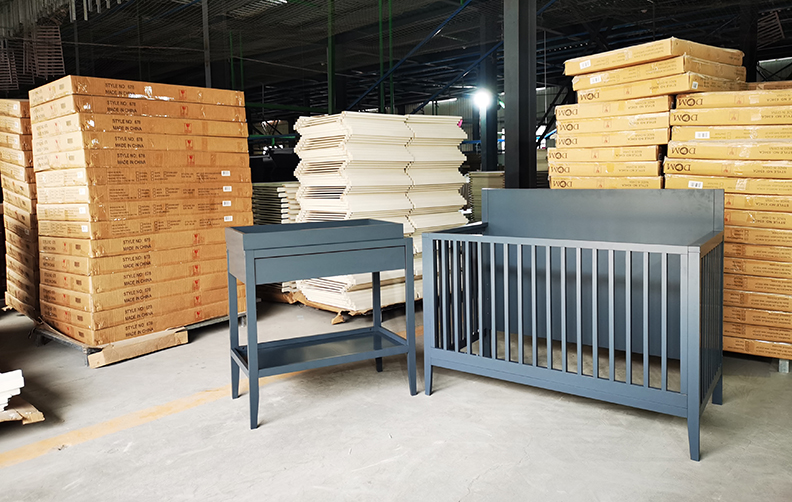 Full size crib F-165
