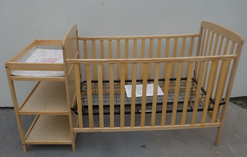 Full size crib F-104