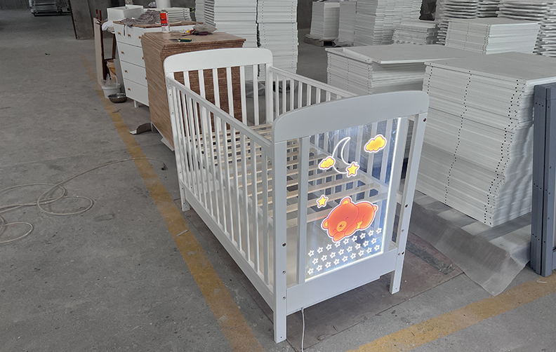 wooden baby crib QR-25 - cute bear
