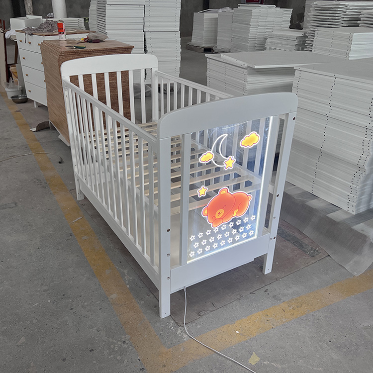 wooden baby crib QR-25 - cute bear