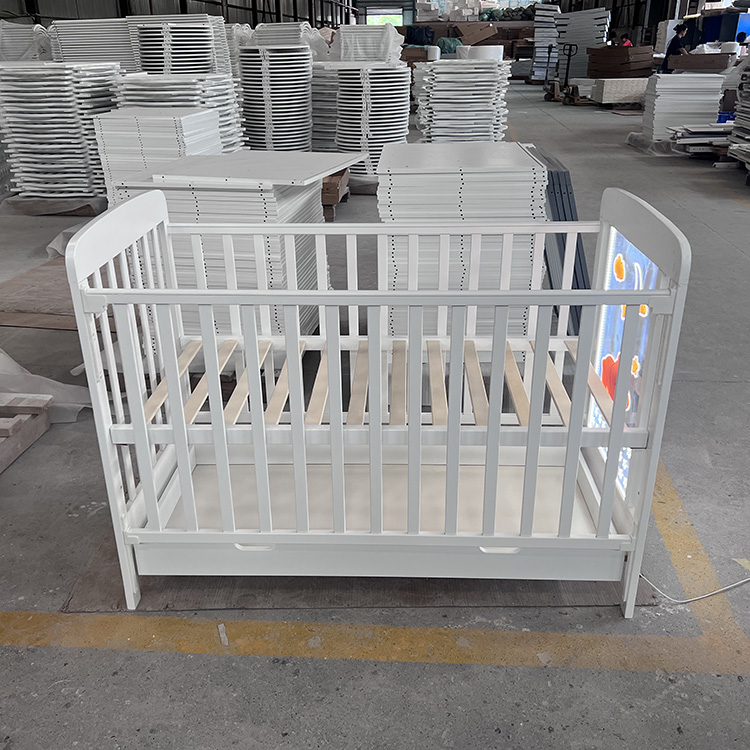 wooden baby crib QR-25 - cute bear