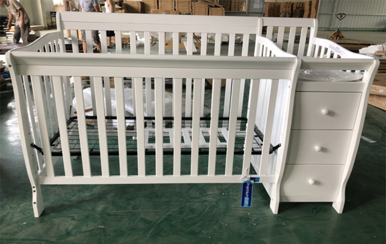 Full size crib F-108