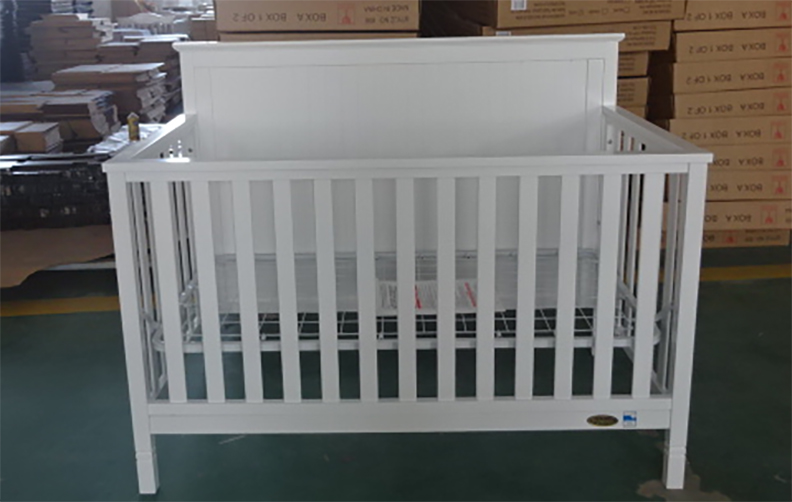 Full size crib F-118